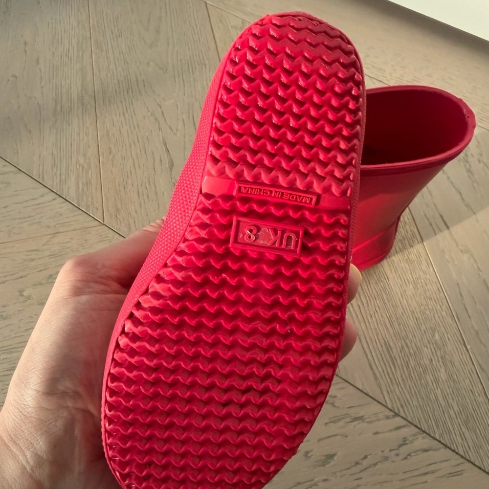 Hunter Bold Red Waterproof Boots - Picture 4 of 4